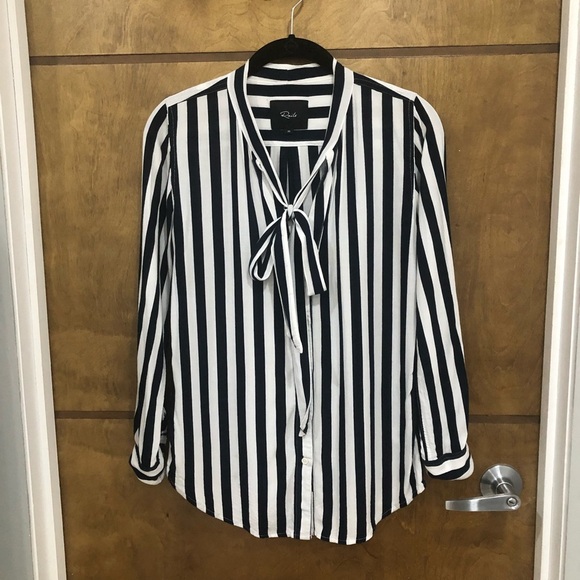 Striped Blouse 💙🌊 - Picture 1 of 5